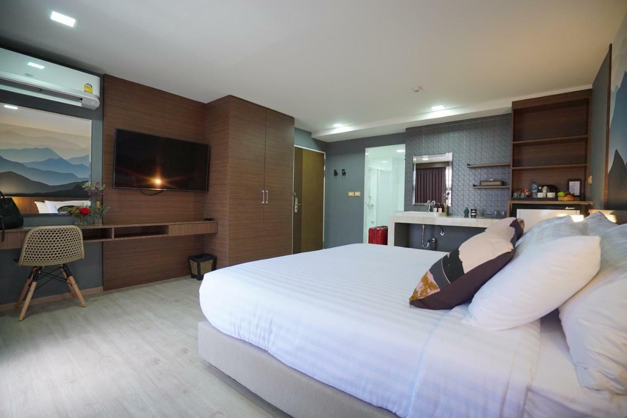 The Qube Fifty Hotel Bangkok Exterior foto