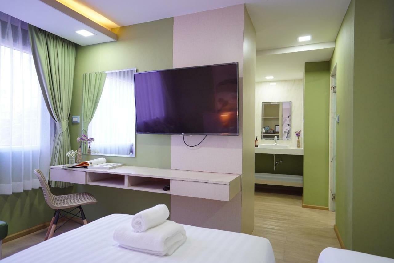 The Qube Fifty Hotel Bangkok Exterior foto